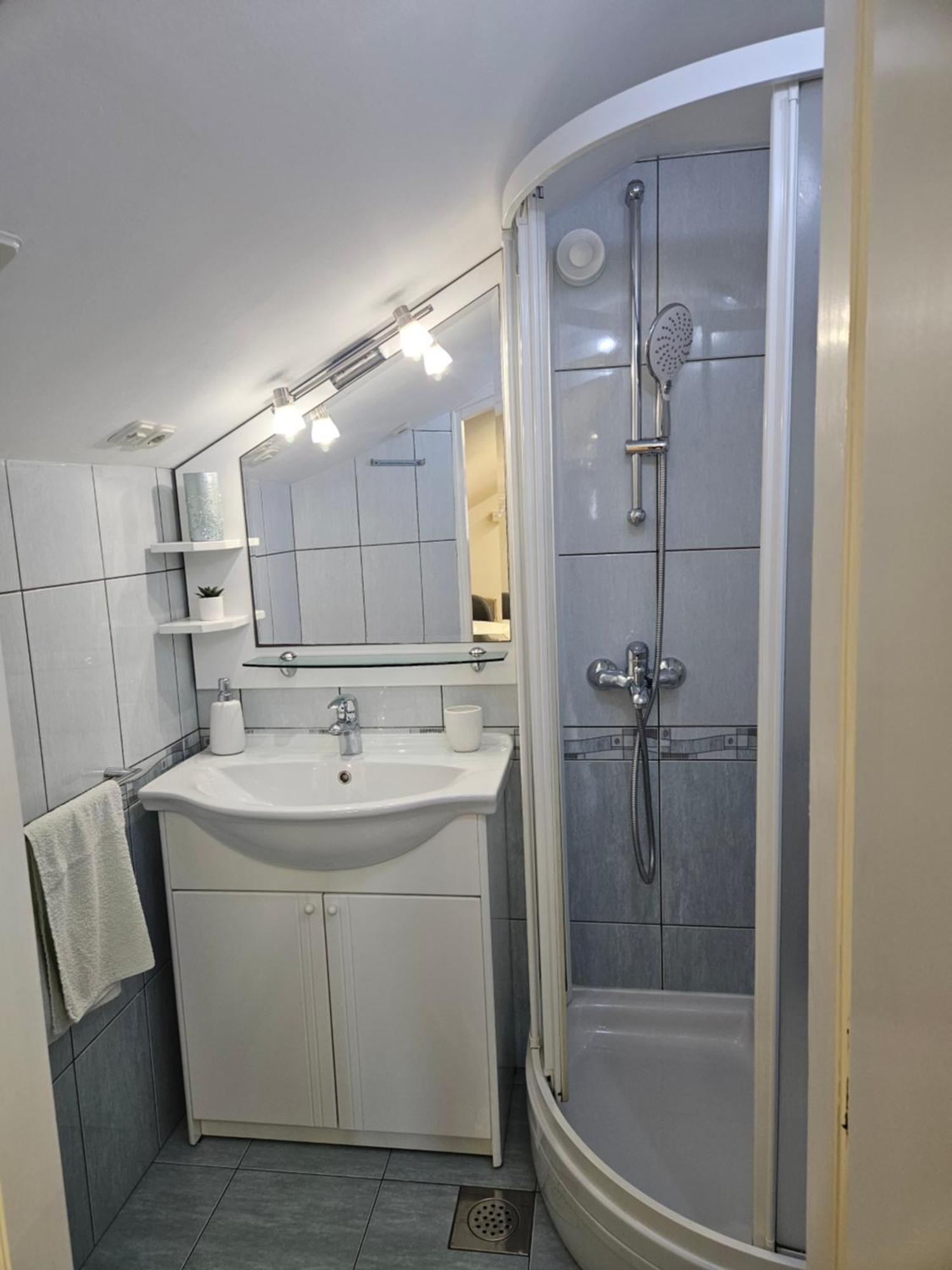 Lovely Attic Apartman-Melani ซาดาร์ ภายนอก รูปภาพ